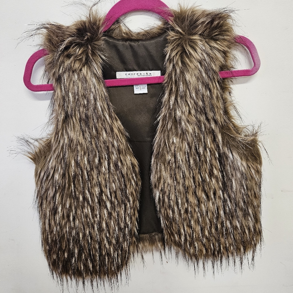 Rezrekshan faux fur sleeveless vest